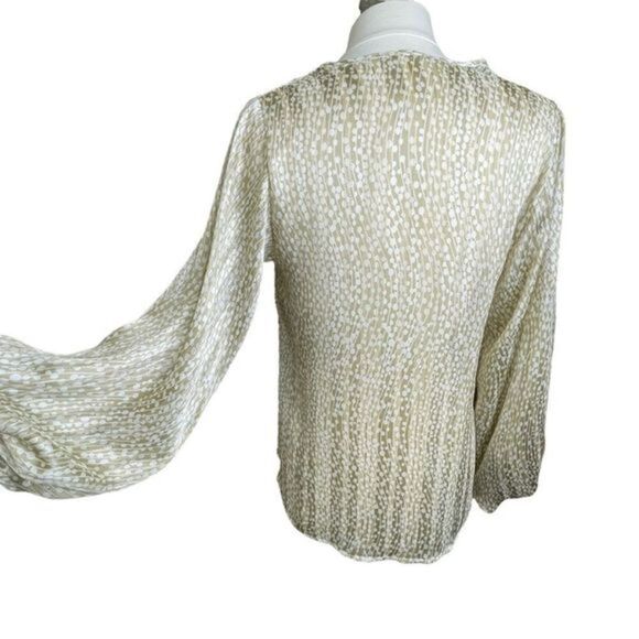 Tyche, Balloon Sleeve V-Neck Blouse - Picture 9 of 17